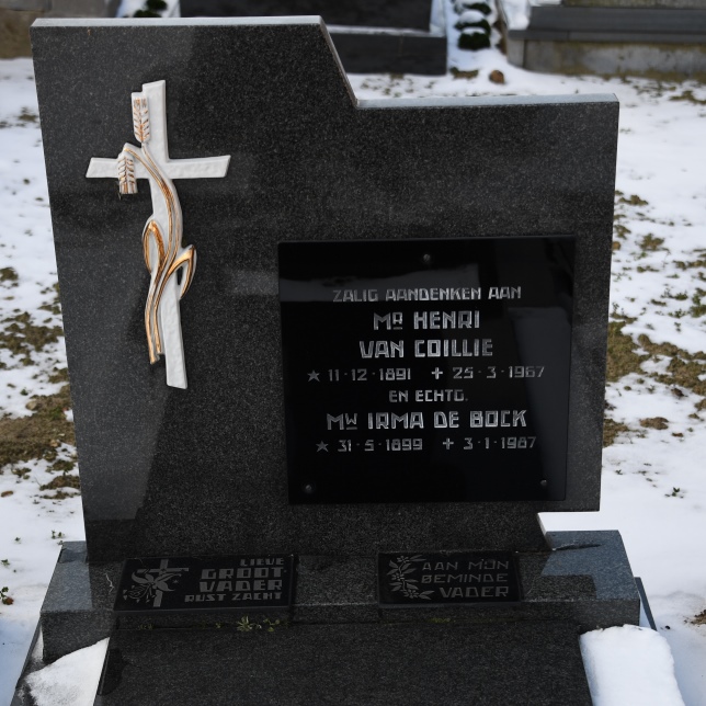 Het graf van Henri en Irma op het kerkhof van Bassevelde op 10/2/2021.