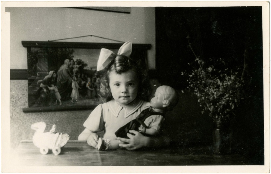 Rita Buysse met haar pop