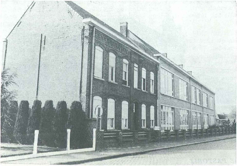 Meisjesschool, ingehuldigd in 1883