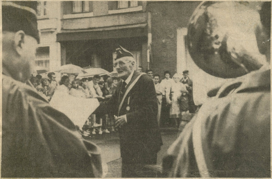 Le doyen du cortège
