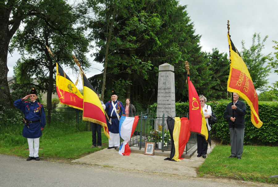 Au monument du Lieutenant de Crépy à Les Bulles