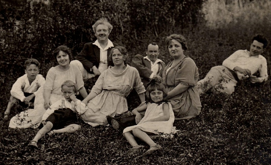 Photo de deux familles