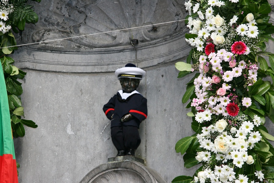 Manneken Pis et les Marins Torpilleurs