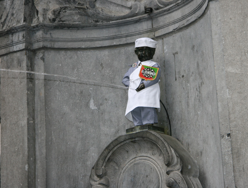 Our Manneken in his Bloempanch costume