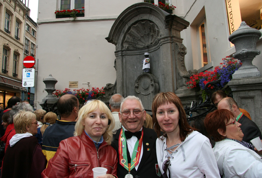 Our Manneken in his Bloempanch costume