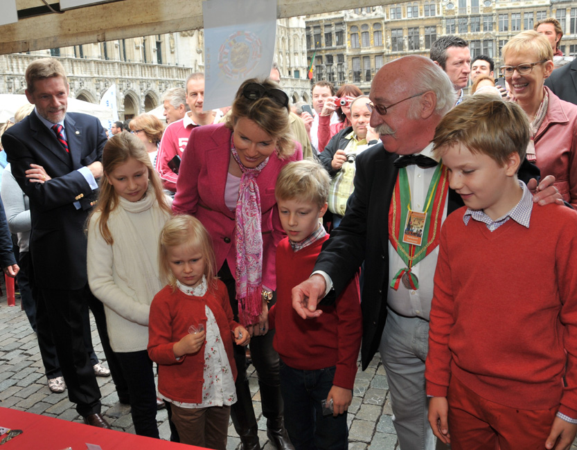 La Famille Royale au stand de Manneken Pis au Weekend Folklorissimo