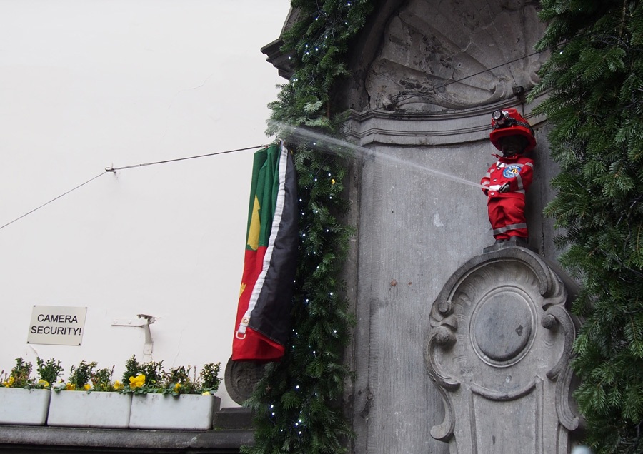 Manneken Pis vêtu de son 916ième costume pour les 10 premières années de B-FAST