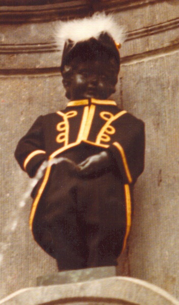 La remise du Costume 298 à Manneken Pis