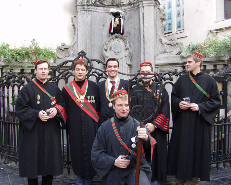 The St. Michael Students Association in front of Manneken Pis