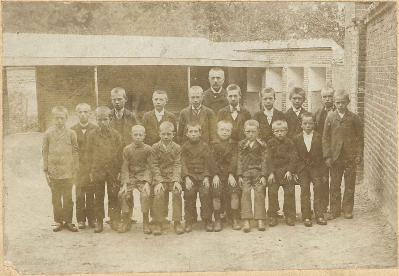 Klasfoto van ca. 1896 gemaakt in Oordegem