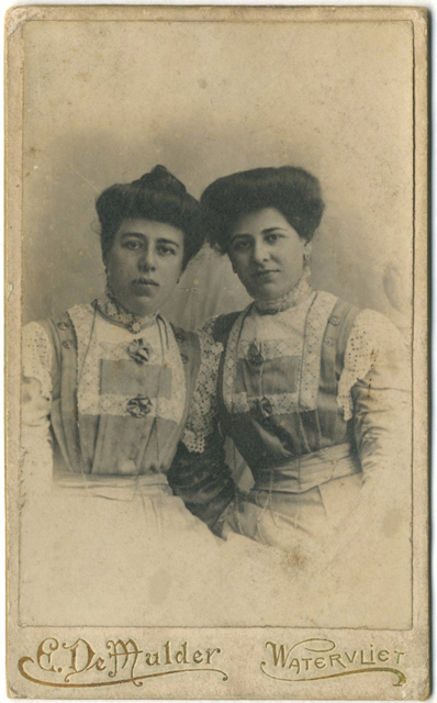 Celina en Maria De Bock