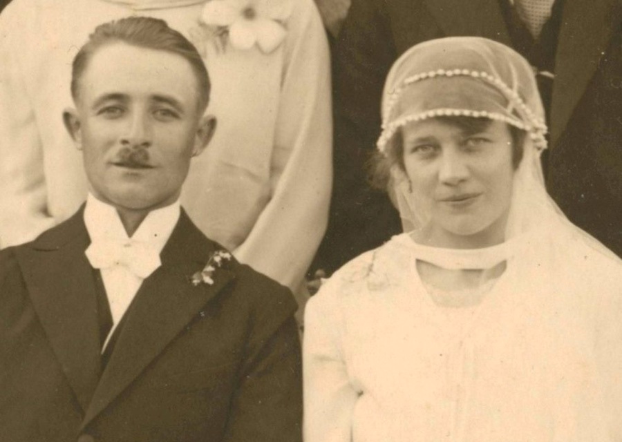 Huwelijksfoto van Leonie Marie Van Damme en Raymond Ryckaert