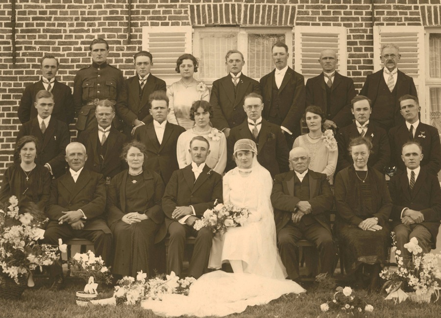 Huwelijksfoto van Leonie Marie Van Damme en Raymond Ryckaert