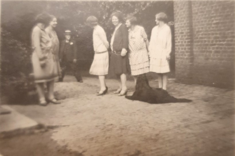 Zes dames en een heer