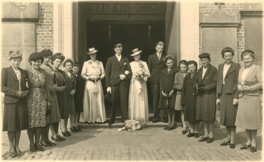 Na het huwelijk in de kerk van Kaprijke