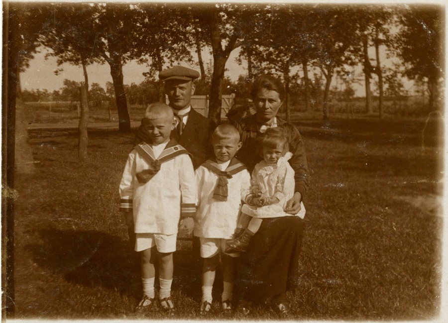 Kamiel De Pape, Eugenie Haverbeke en kinderen Hilaire, Antoine en Angèle