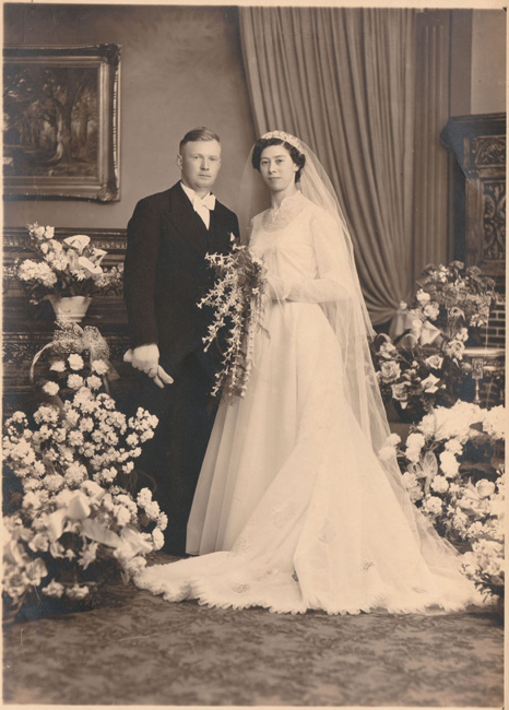 Huwelijskfoto van Ghislaine Van Zele en Armand De Pape