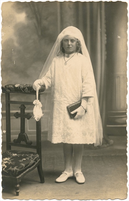 Diane Dhuyvetter, Plechtige Communicant