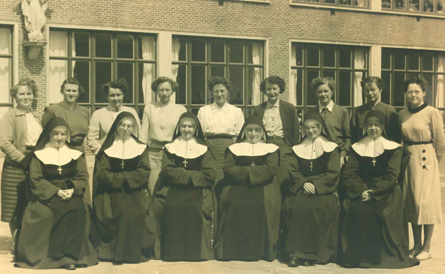 Het onderwijzend personeel rond 1954