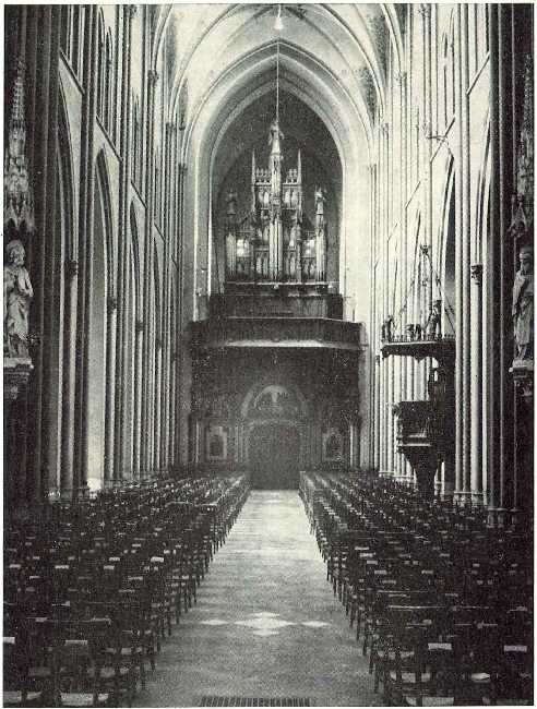 Binnenzicht van de parochiale kerk