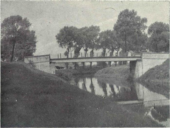 Brug over de Eeklose Vaart, bij de monding in het Schipdonkskanaal