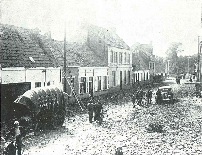 Het centrum van Oostwinkel, voorbij de kerk