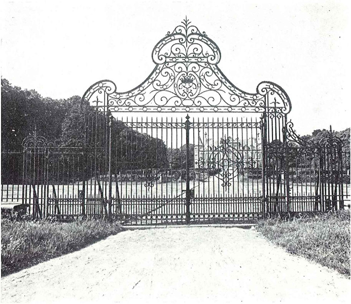 Het hek van het kasteel van Poeke