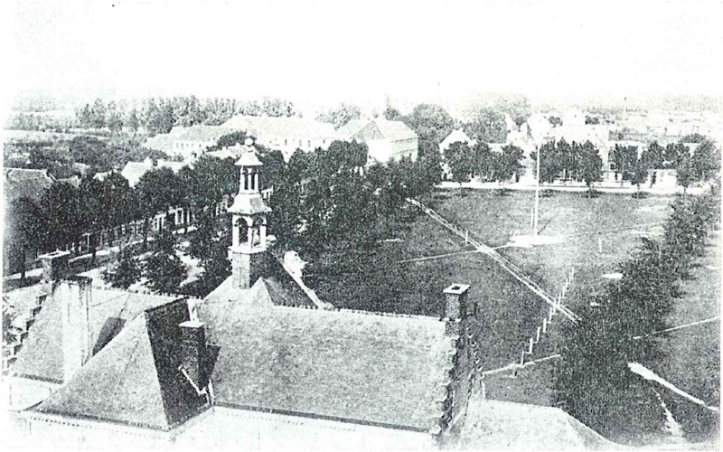 Panorama van het Plein te Kaprijke in 1902