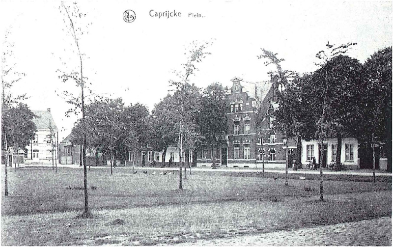 Oostkant van het Plein te Kaprijke in 1927