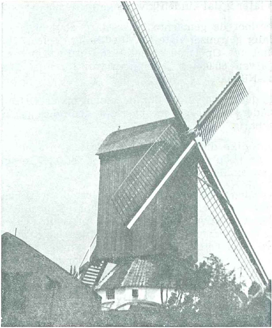 De fraai gerestaureerde Pietendriesmolen op 10 juli 1983