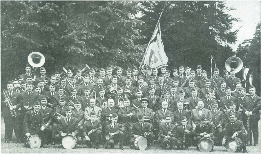 77 muzikanten en 7 bestuursleden