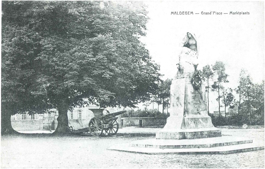 De Markt met de linden, het kanon en het oorlogsmonument in 1923