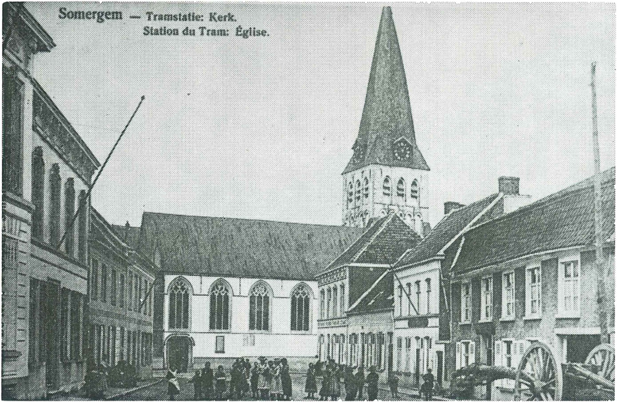 Tramstatie en kerk omstreeks de eeuwwisseling