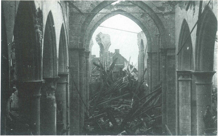 De puinen van de kerk te Zomergem in oktober 1918