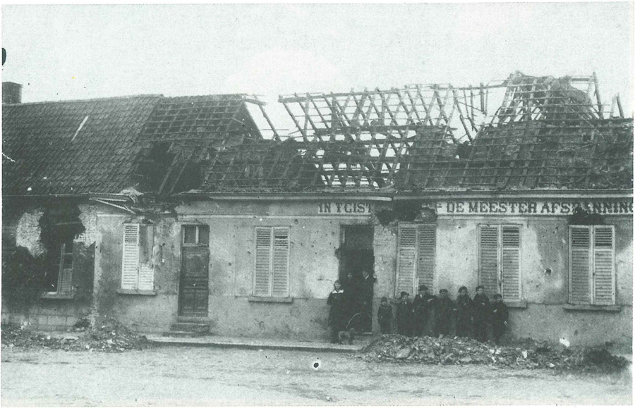 Vernielde huizen op het dorp te Zomergem in oktober 1918